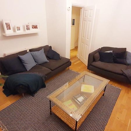 Lovely 2 bedroom period garden flat. London Eksteriør billede