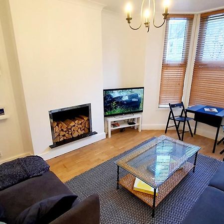 Lovely 2 bedroom period garden flat. London Eksteriør billede