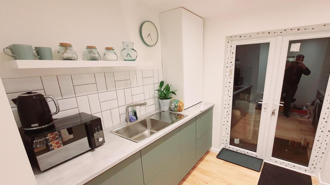 Lovely 2 bedroom period garden flat. London Eksteriør billede